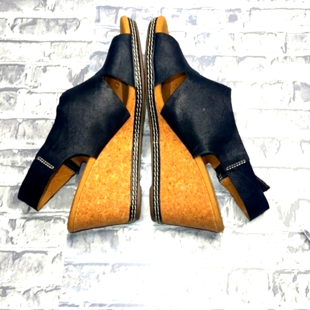 Clarks Womens Suede Ankle Strap Comfort Sandals Heels wedge Shoes size 10